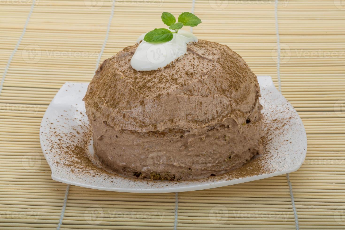 gâteau fait maison sur la plaque et fond en bois photo