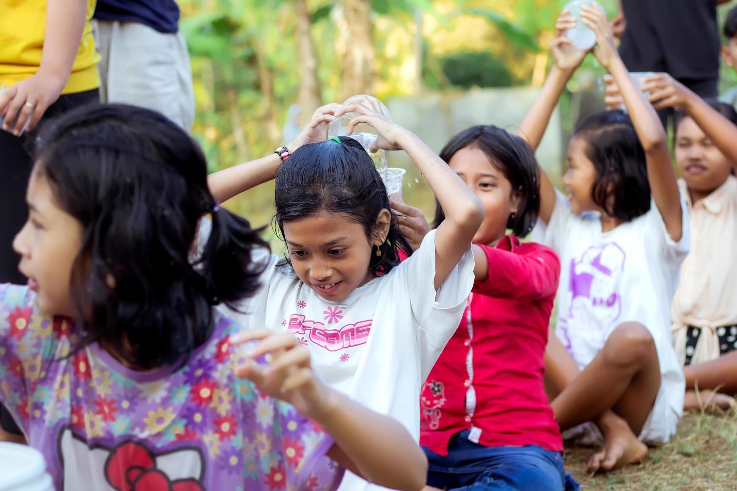 magetan, indonésie. 17 août 2022. les enfants indonésiens sont heureux de célébrer le jour de l'indépendance de l'indonésie en participant à un concours. photo