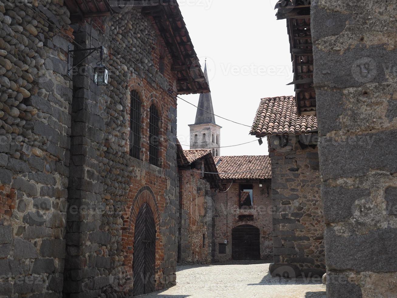 village médiéval de ricetto à candelo photo