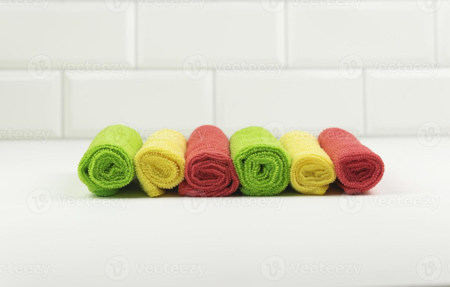 Nettoyeur Ouvrier Essuie-poussière Avec Tissu De L'usine Intérieure Au  Bureau Image stock - Image du chiffon, uniforme: 254262707