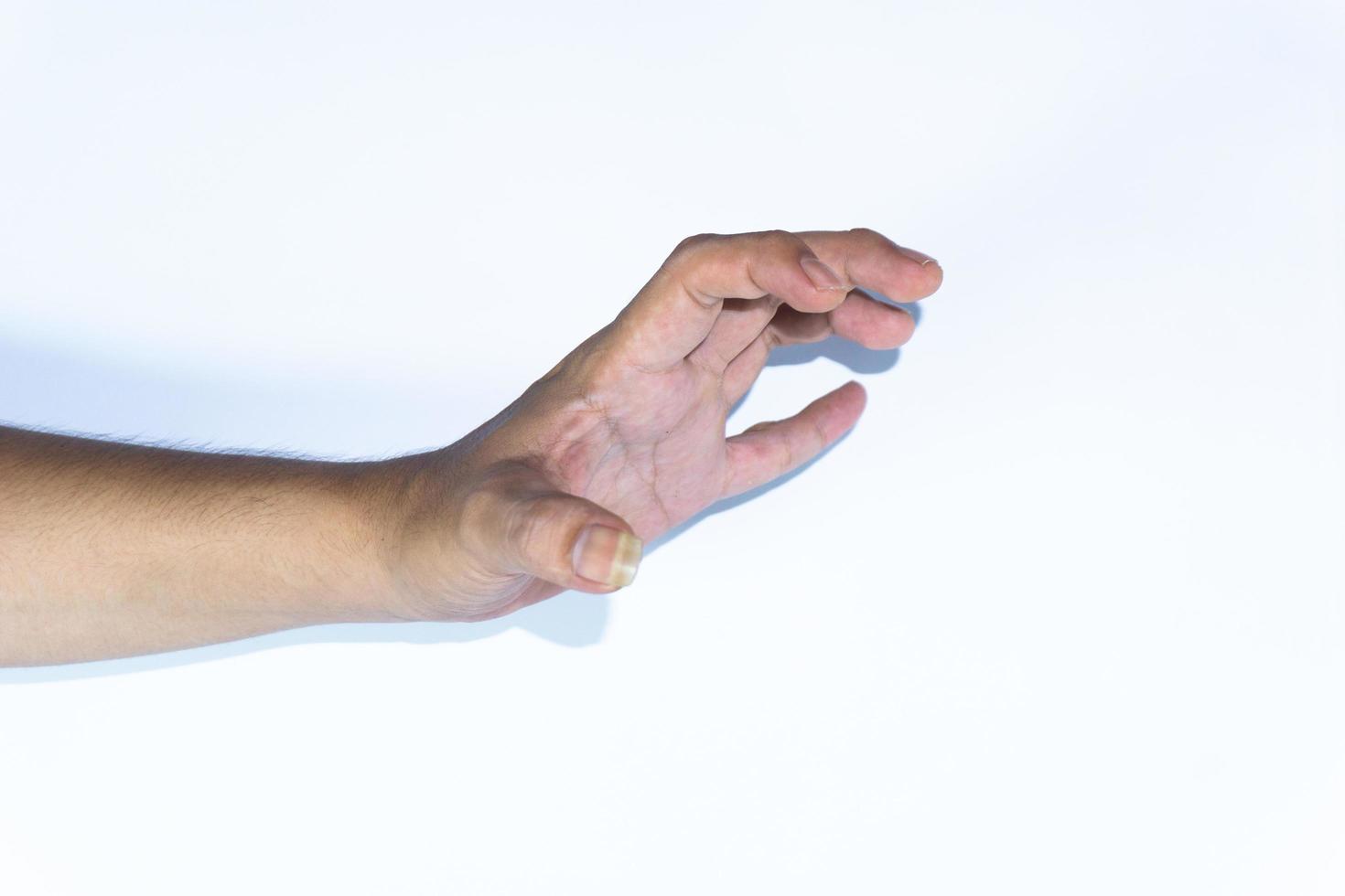 gestes de la main asiatiques masculins isolés sur fond blanc. photo
