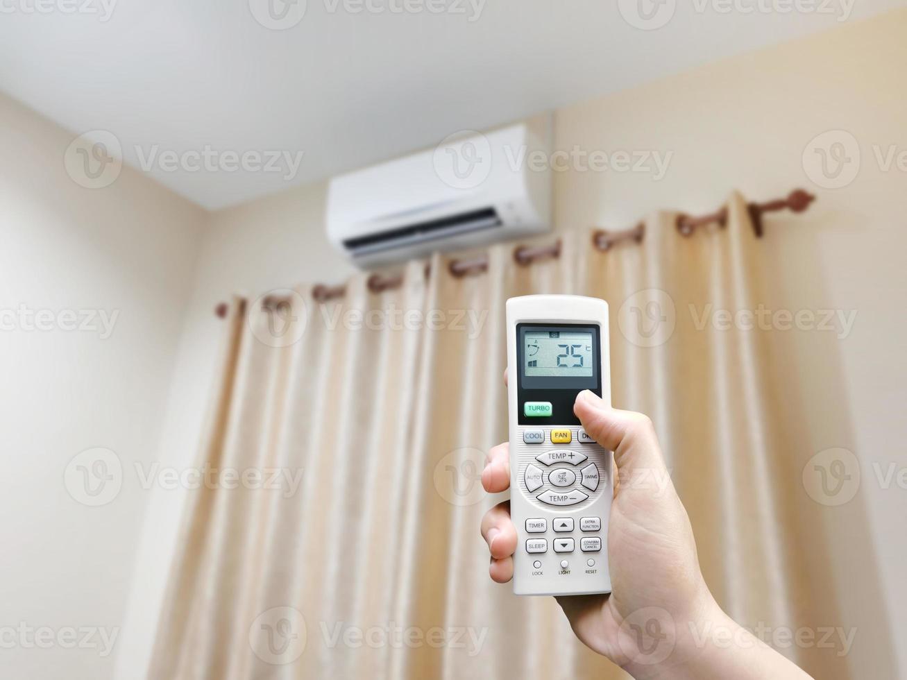 climatiseur avec télécommande. photo