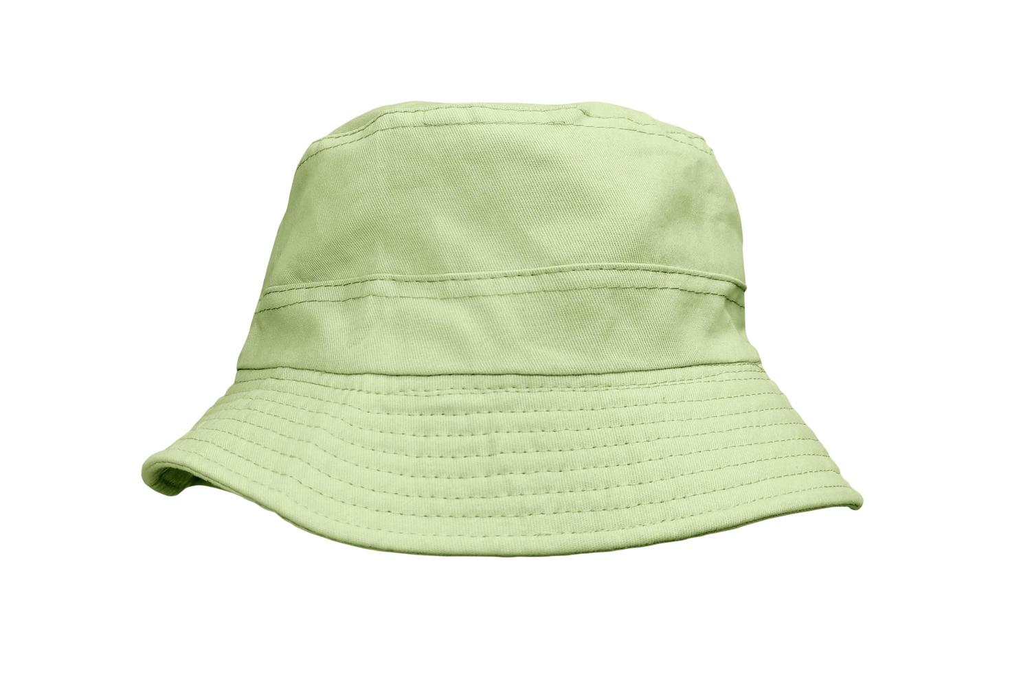 Chapeau de seau vert isolé sur blanc photo