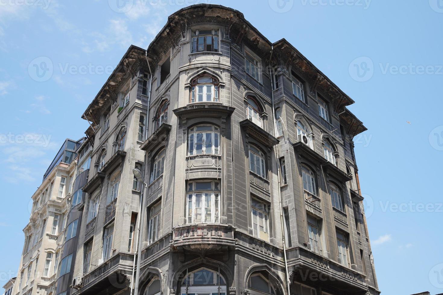 Ancien bâtiment dans le quartier d'Eminonu, Istanbul, Turkiye photo