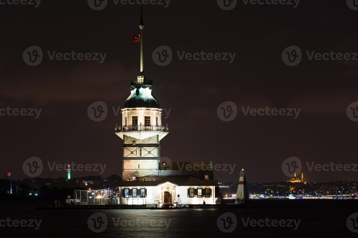 tour de la jeune fille à istanbul photo