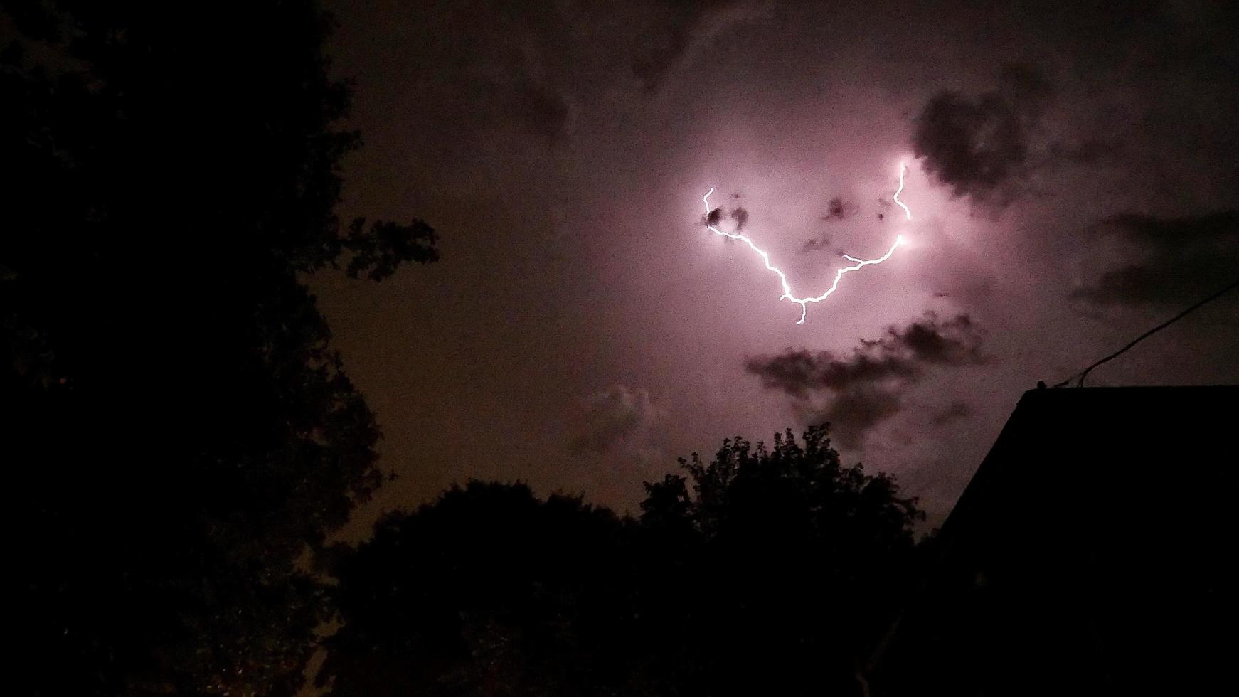 superbe éclair de nuit photo