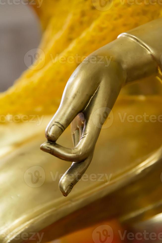 main de Bouddha avec symbole de signe de paix photo