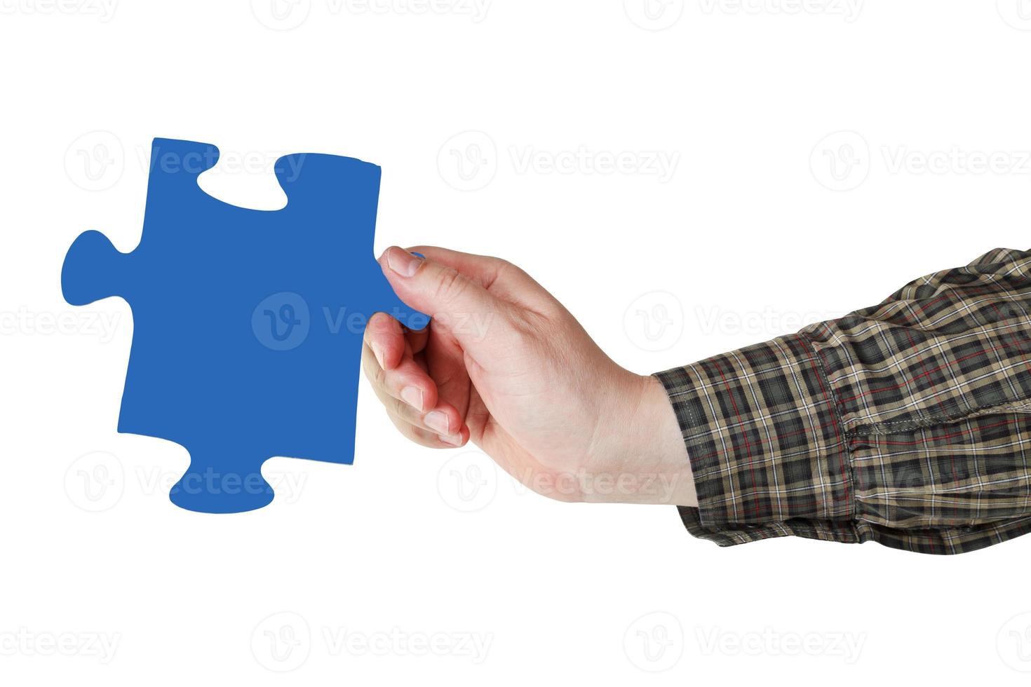 main masculine avec pièce de puzzle bleue photo