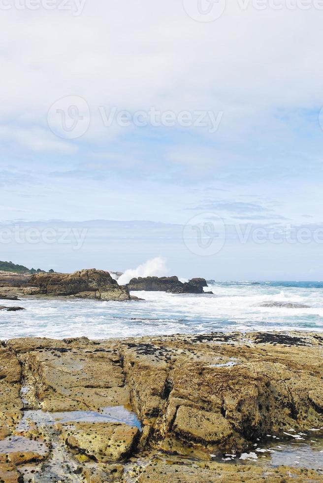 plage de pierre de l'océan atlantique à costa da morte photo