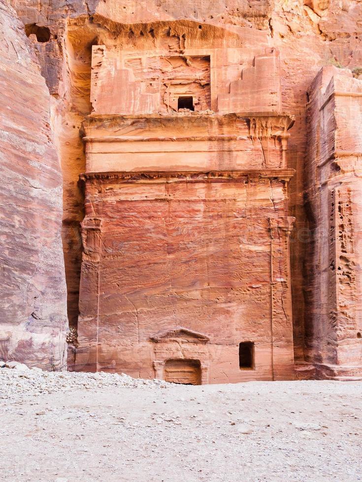 ancien tombeau nabatéen dans la ville de petra photo