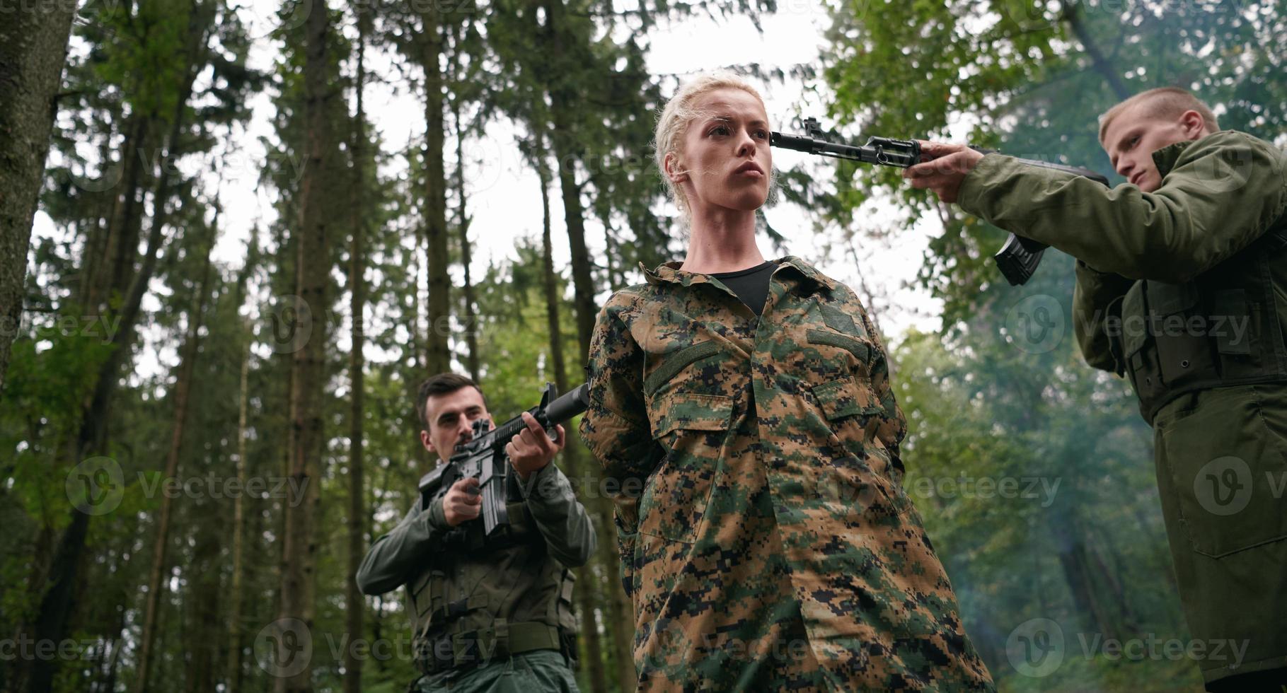 terroristes a été capturé vivant femme soldat photo