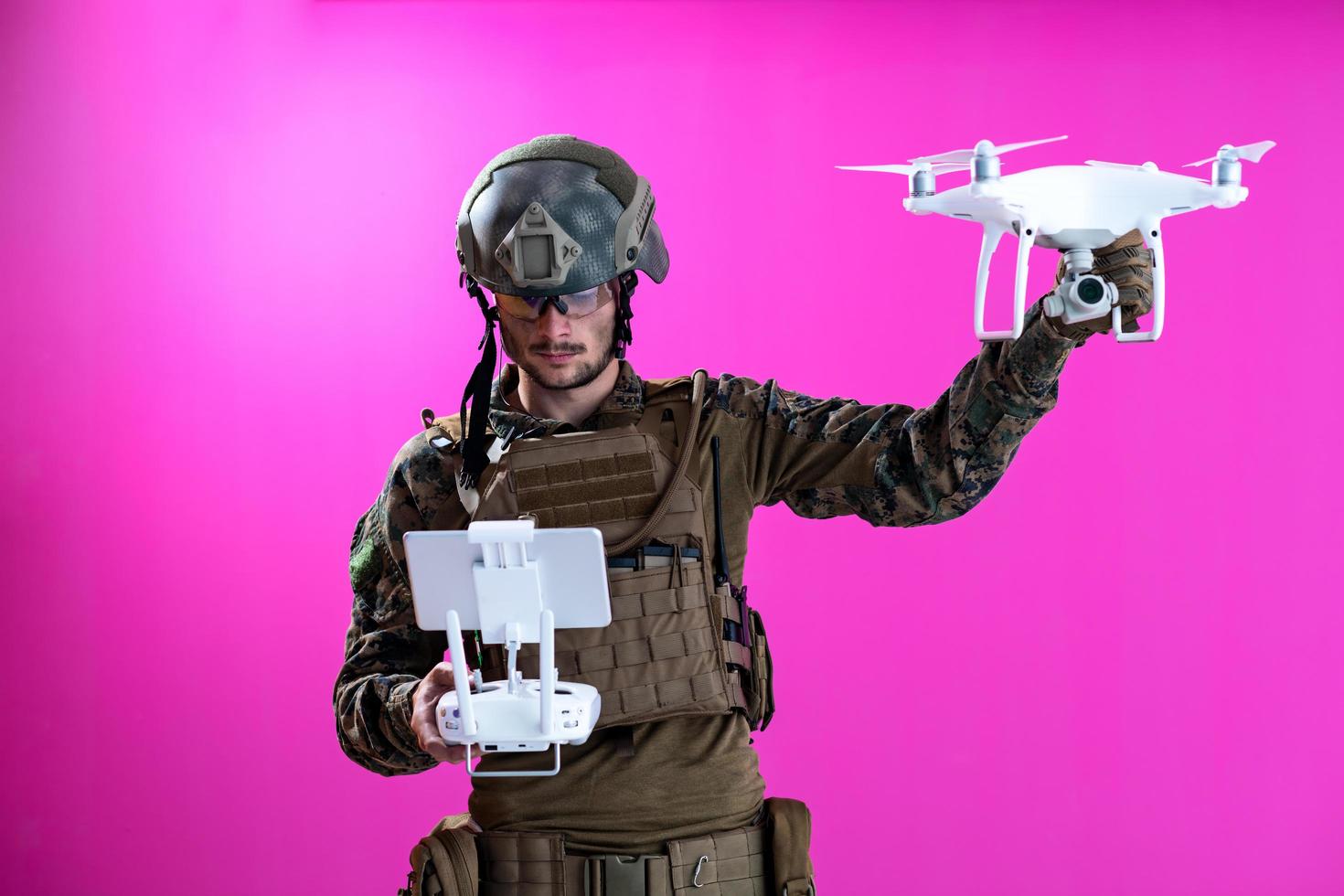 technicien pilote de drone militaire photo