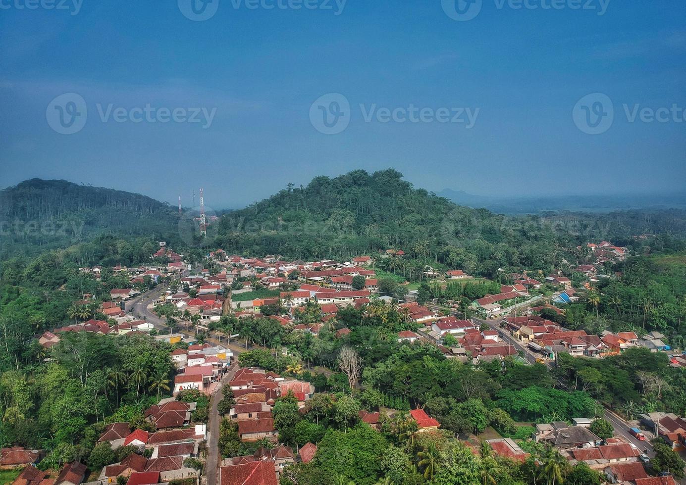 vue aérienne du village de blitar, indonésie photo