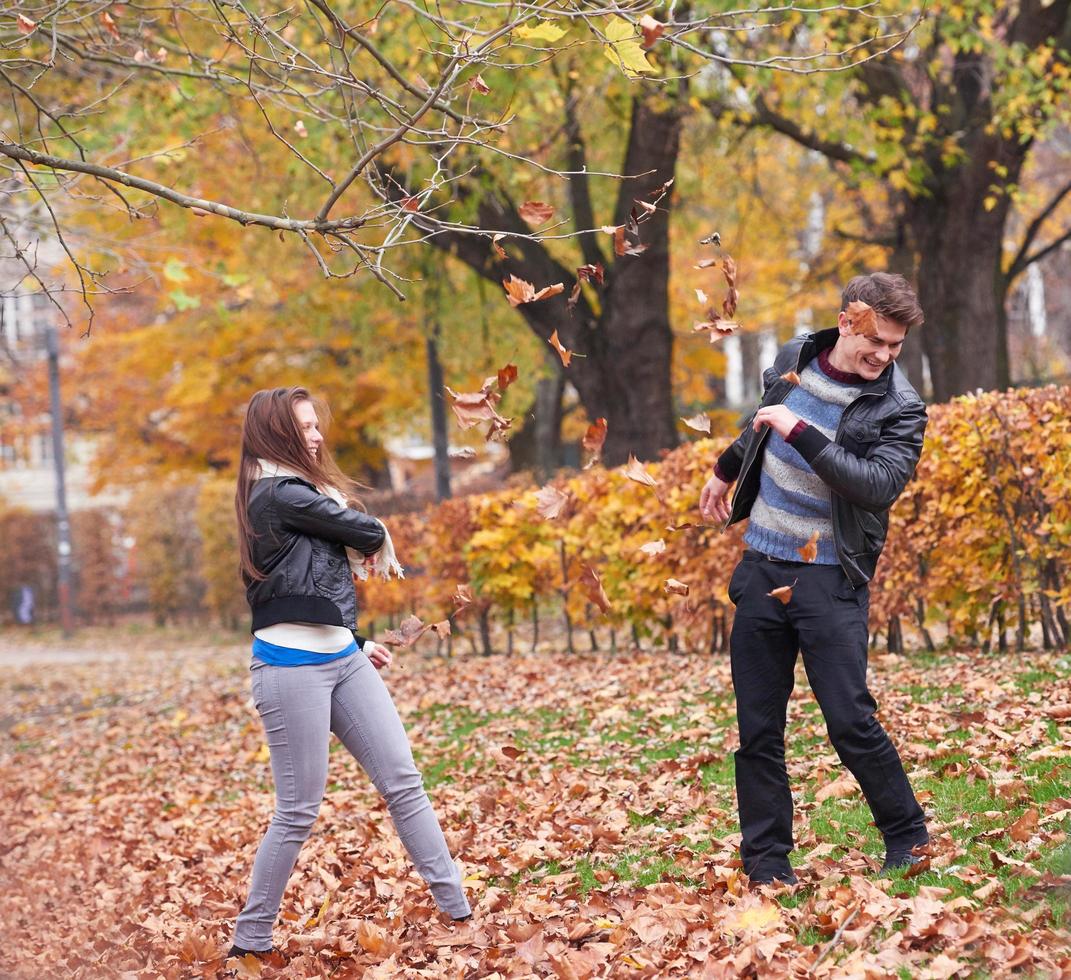 portrait de couple d'automne photo