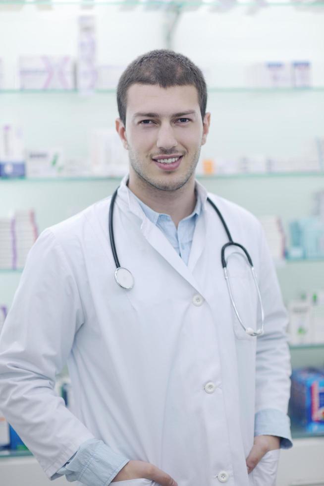 pharmacien chimiste homme en pharmacie pharmacie photo