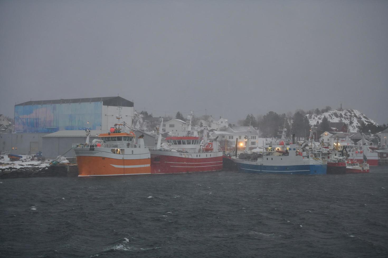 norvège, 2022 - cabanes et bateaux de pêcheurs traditionnels norvégiens photo