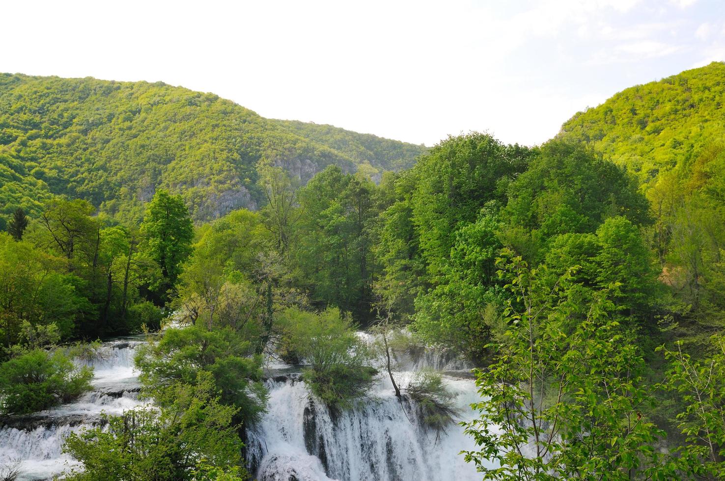 rivière cascade sauvage photo