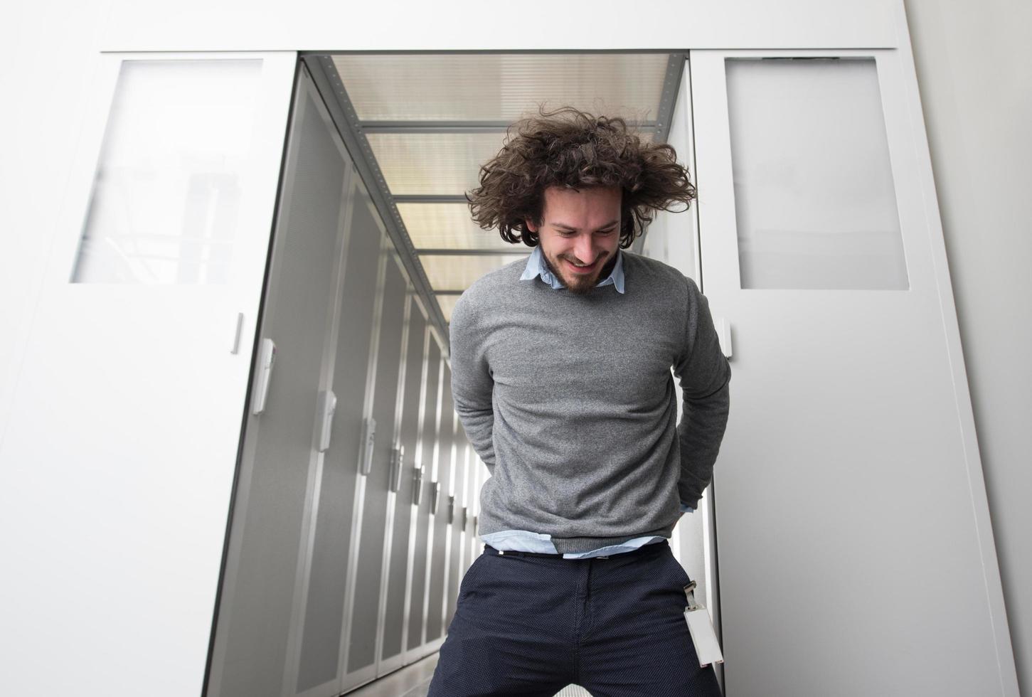 ingénieur informatique en datacenter photo