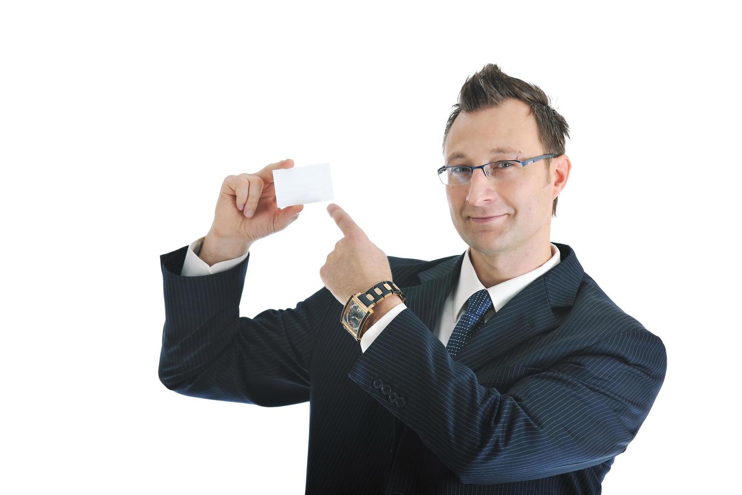 jeune homme d'affaires avec carte de visite vide photo