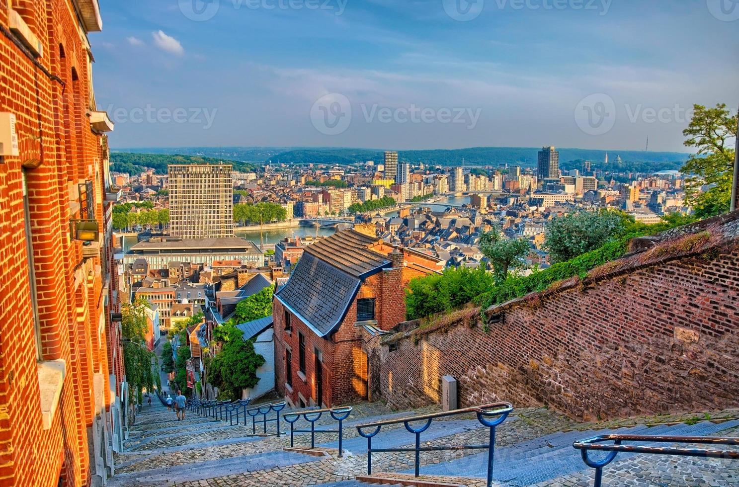 vue sur montagne de beuren escalier avec maisons en briques rouges à l photo