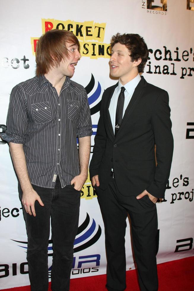 los angeles, 22 sept - shane dawson, gabriel dimanche arrivant à l'after-party pour le projet final d'archie présenté par les studios big air, le 22 septembre 2011 à santa monica, ca photo