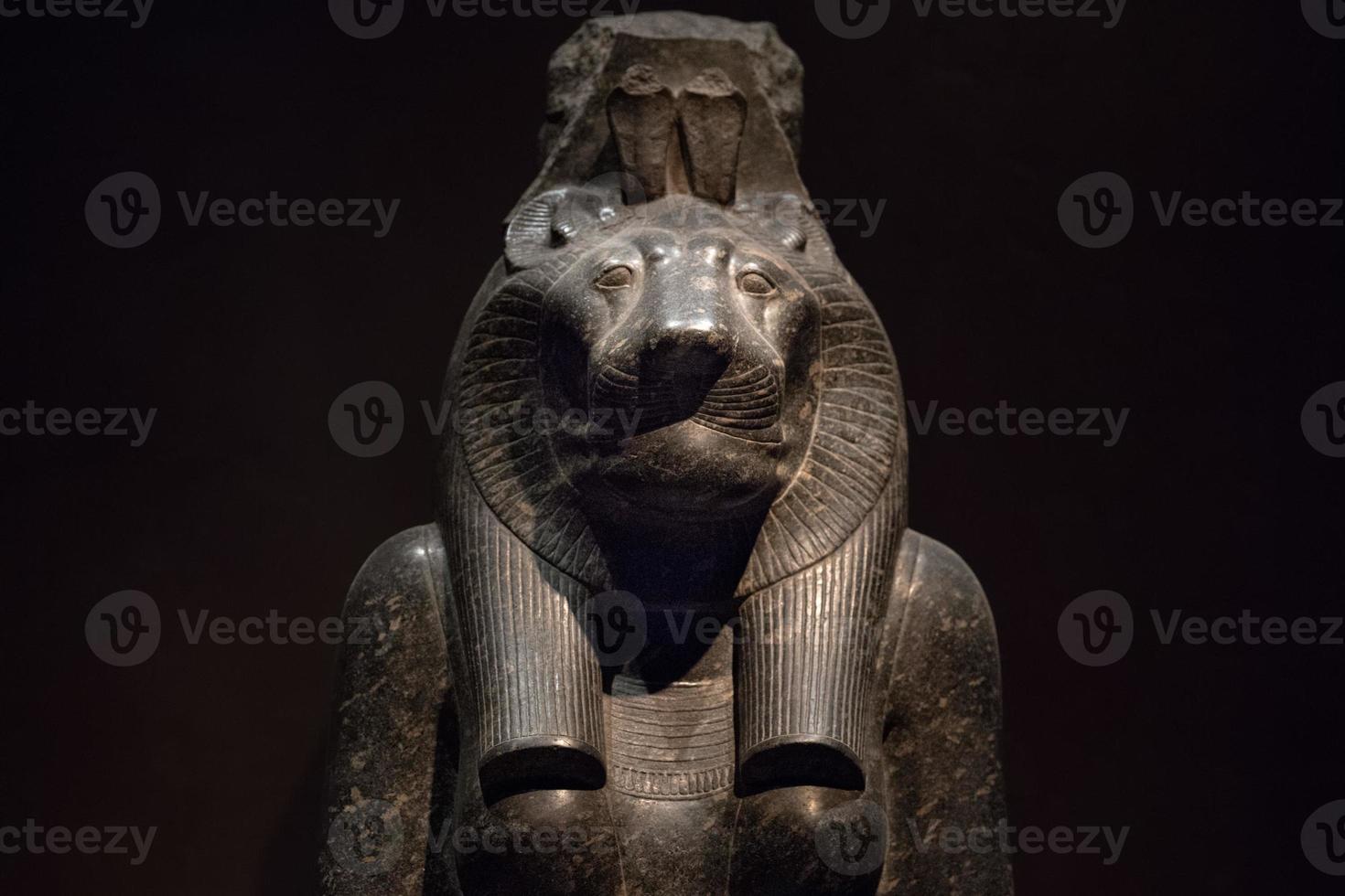 sekhmet lion godddes dieux égyptiens morts religion symbole pierre statue photo