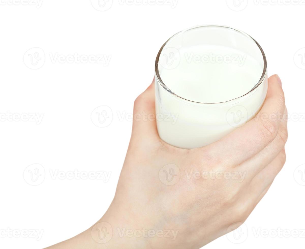 vue ci-dessus d'une main tenant un verre de lait photo