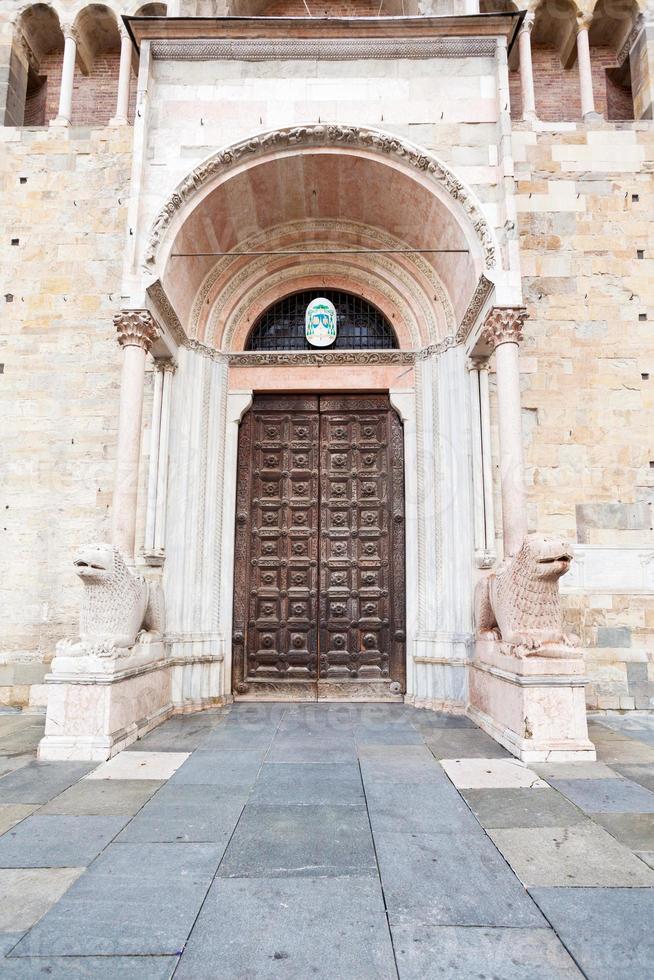 porte de la cathédrale de parme duomo photo