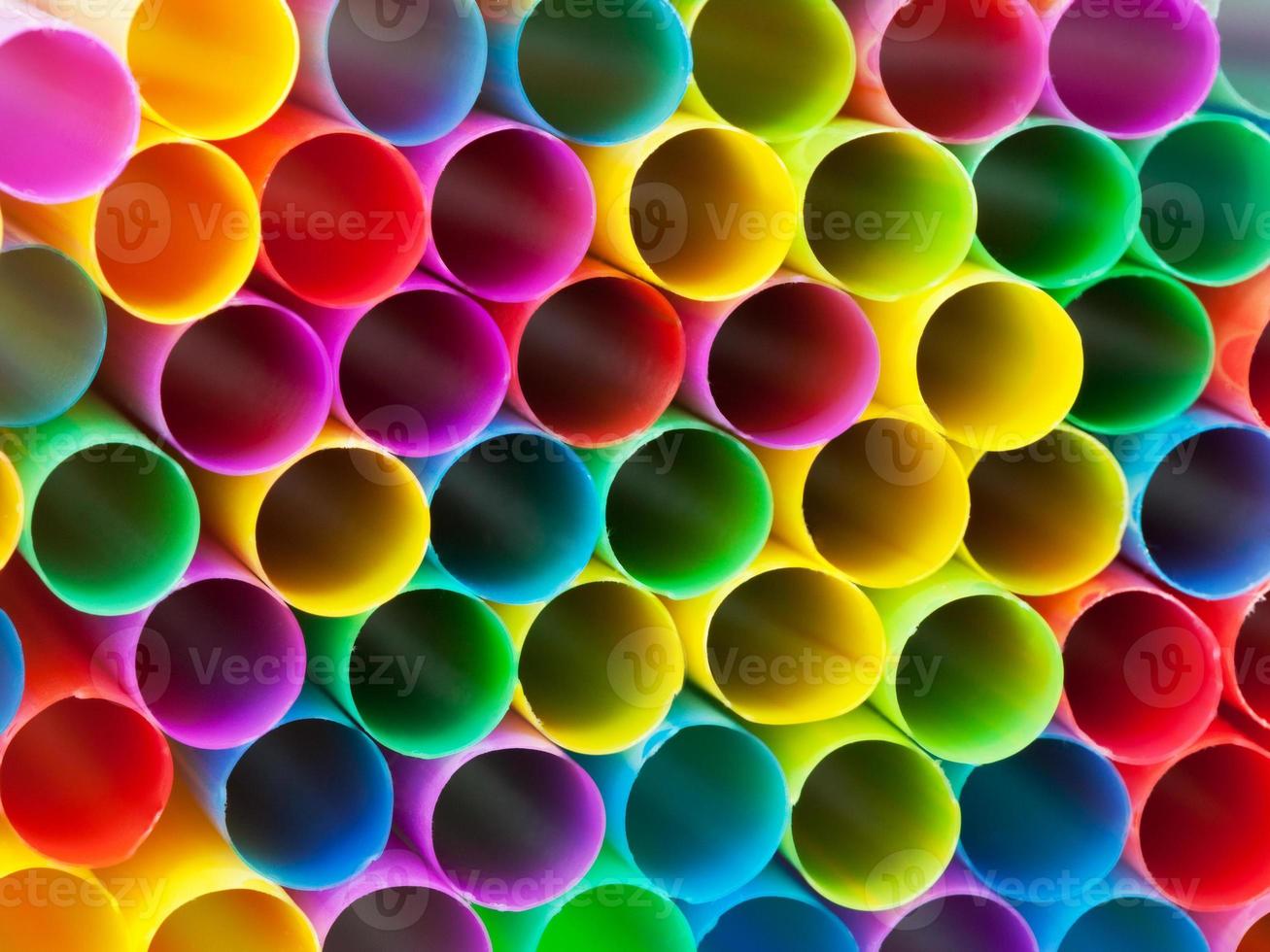 extrémités de pailles en plastique multicolores photo