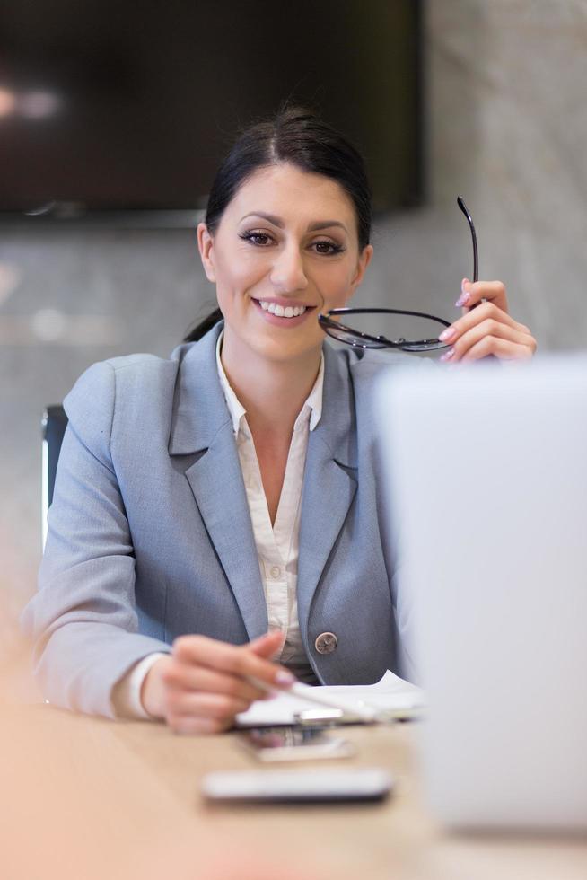 portrait d'une femme d'affaires prospère photo