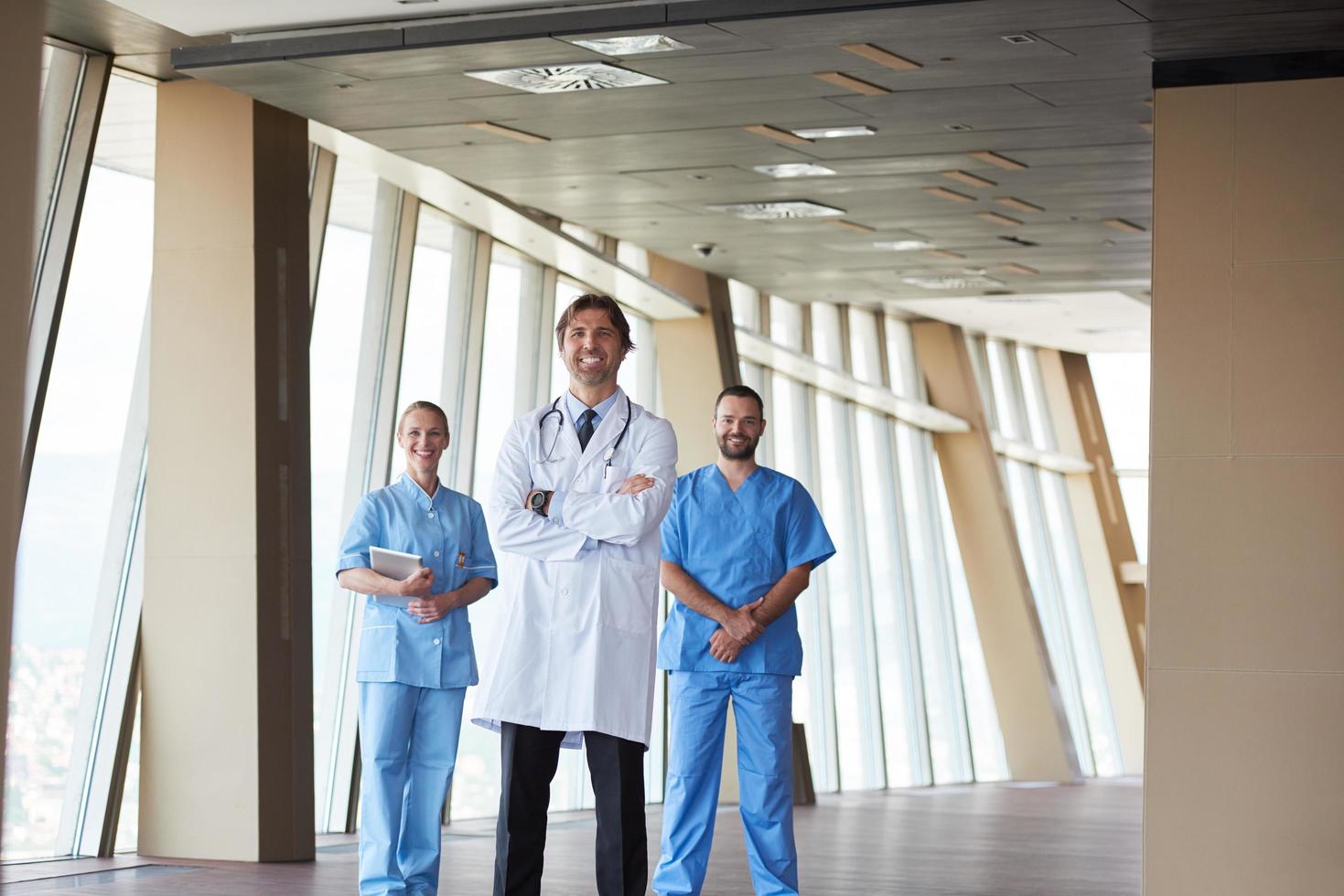 groupe de personnel médical à l'hôpital photo