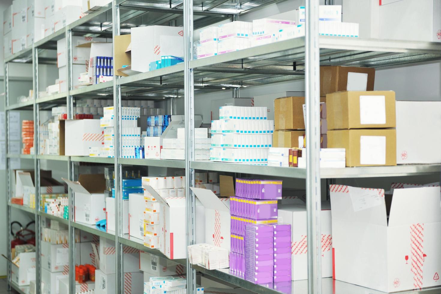 stockage de fournitures d'usine médicale à l'intérieur photo