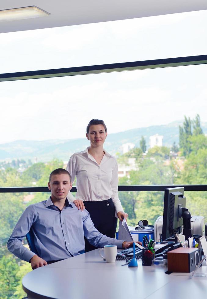 gens d'affaires lors d'une réunion au bureau photo