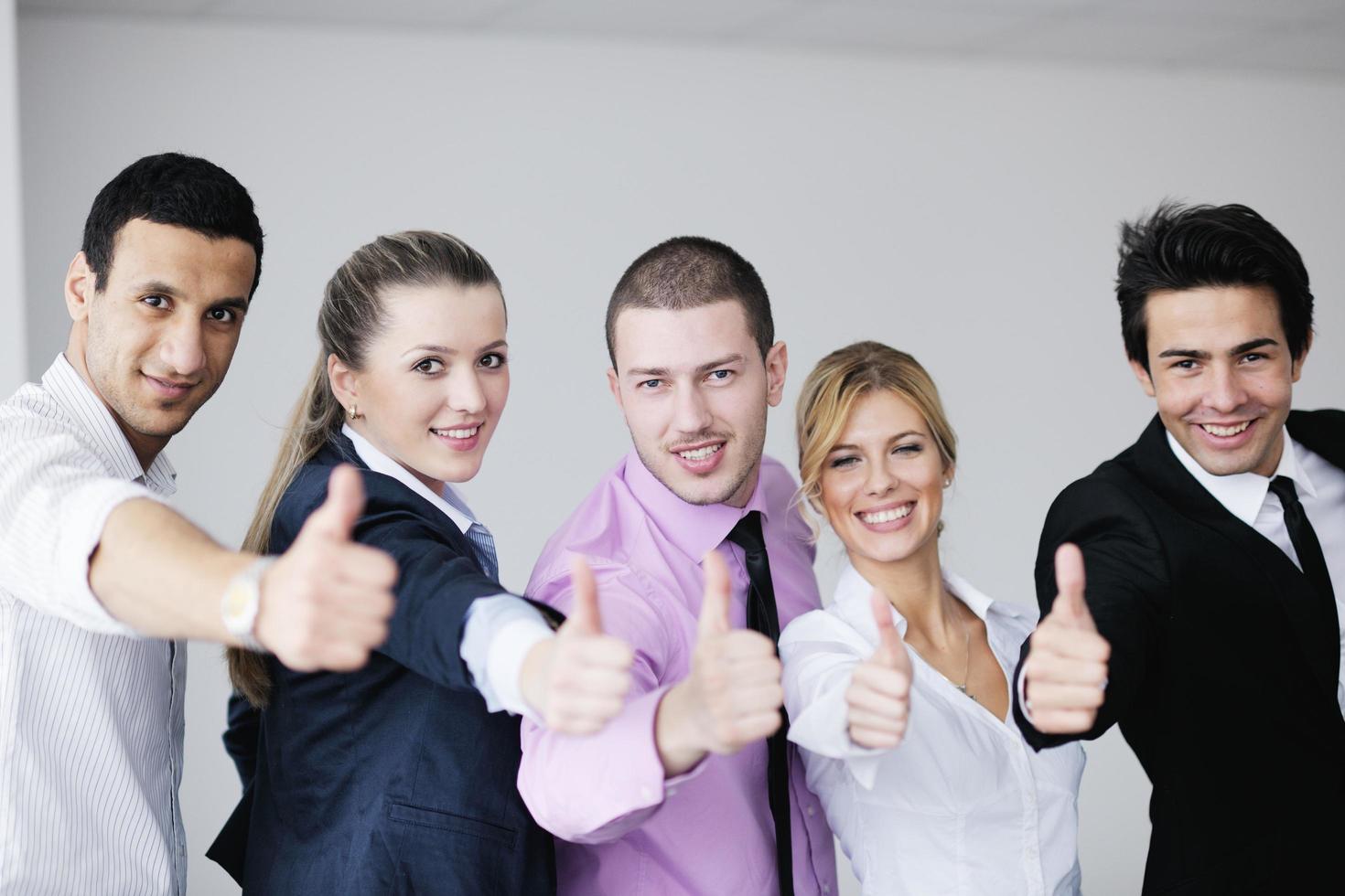 groupe de jeunes gens d'affaires lors d'une réunion photo