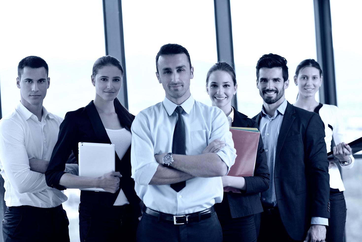 groupe de gens d'affaires lors d'une réunion au bureau photo