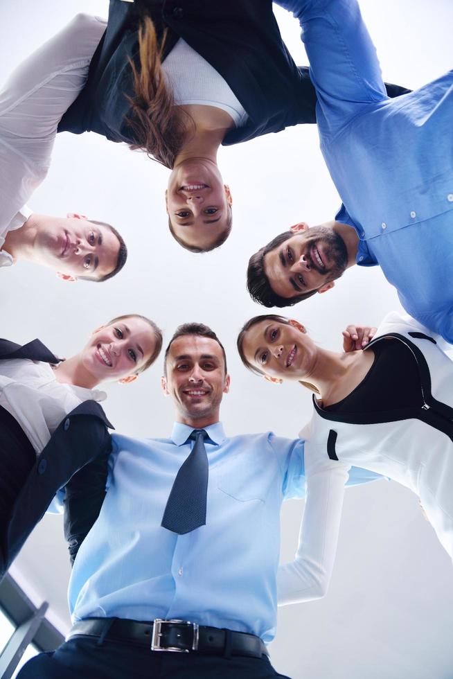 groupe de gens d'affaires se donnant la main photo