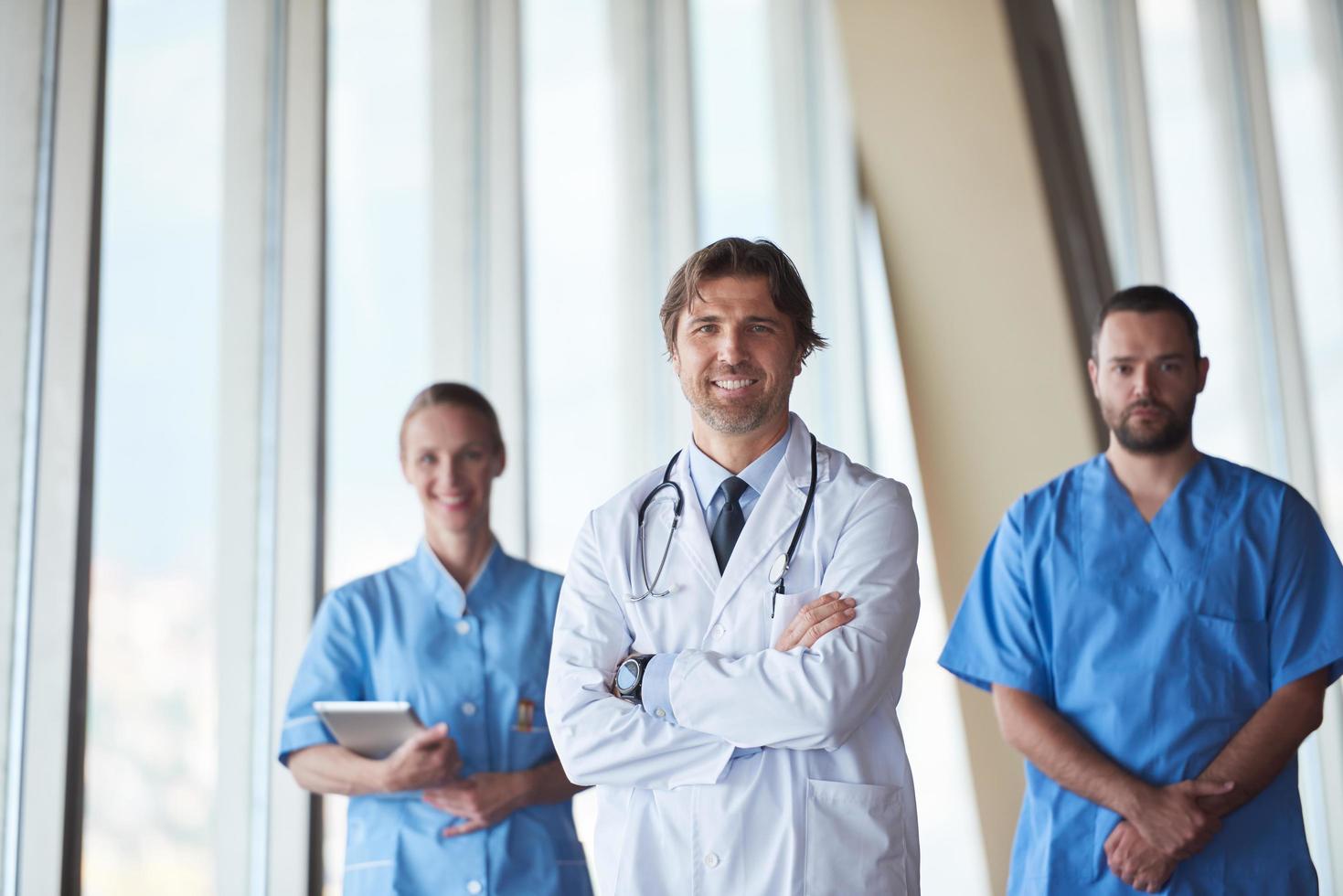 groupe de personnel médical à l'hôpital photo