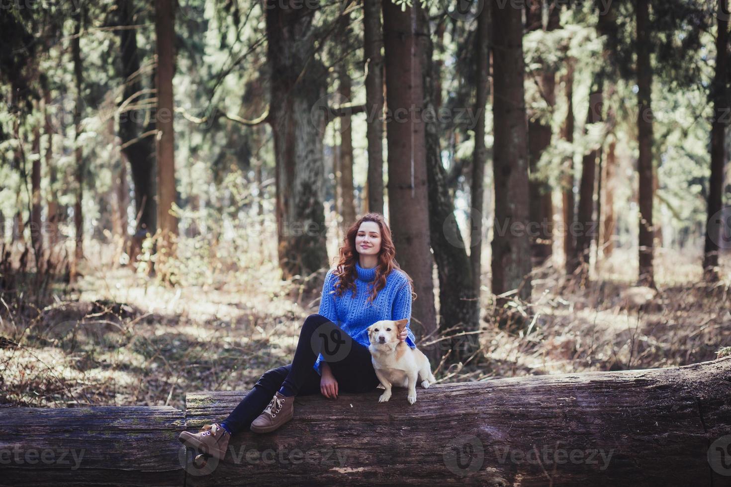 femme avec son chien photo