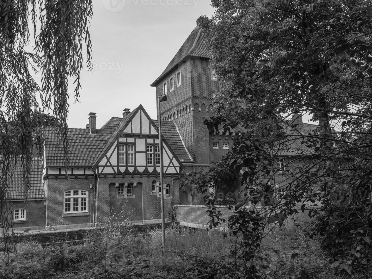 la ville de coesfeld à la rivière berkel en allemagne photo