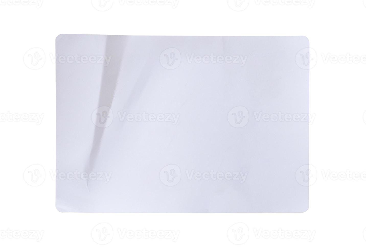 Étiquette autocollante en papier blanc isolé sur fond blanc photo