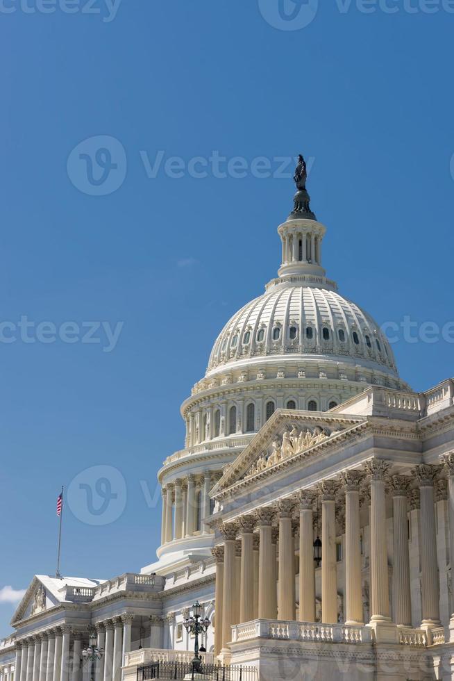 capitale de washington dc sur fond de ciel bleu profond photo