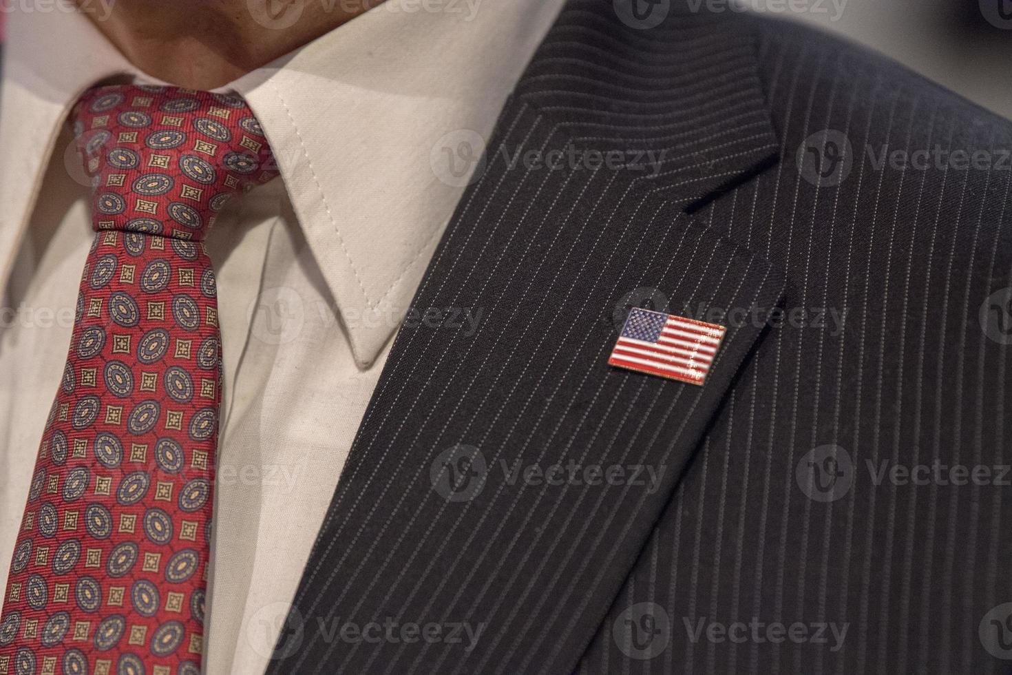 broche américaine sur la robe formelle du président photo