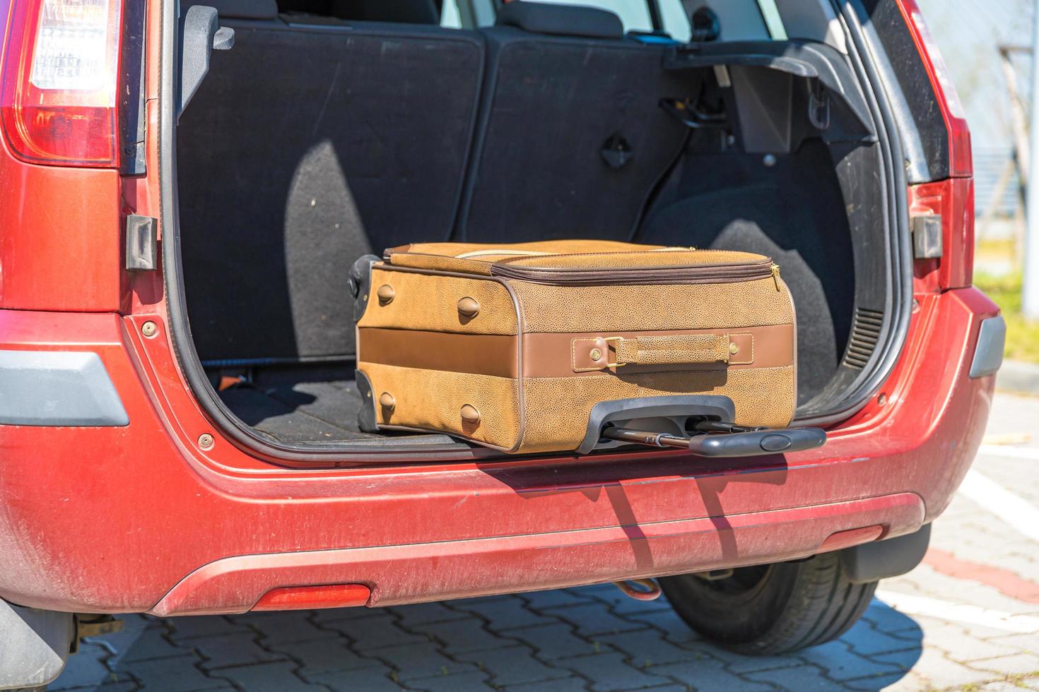 bagages à l'arrière d'une voiture photo