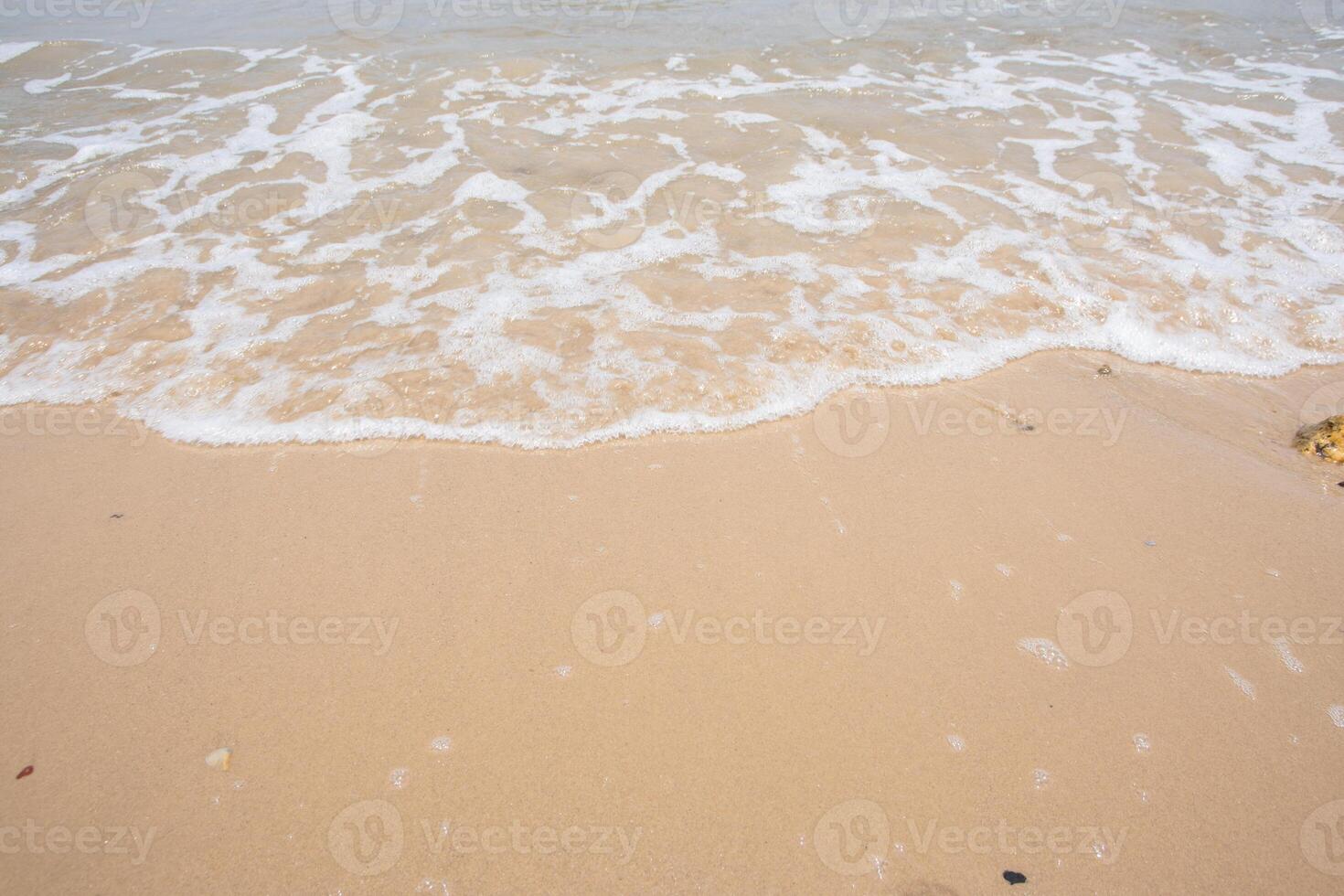 sable de plage et vague photo