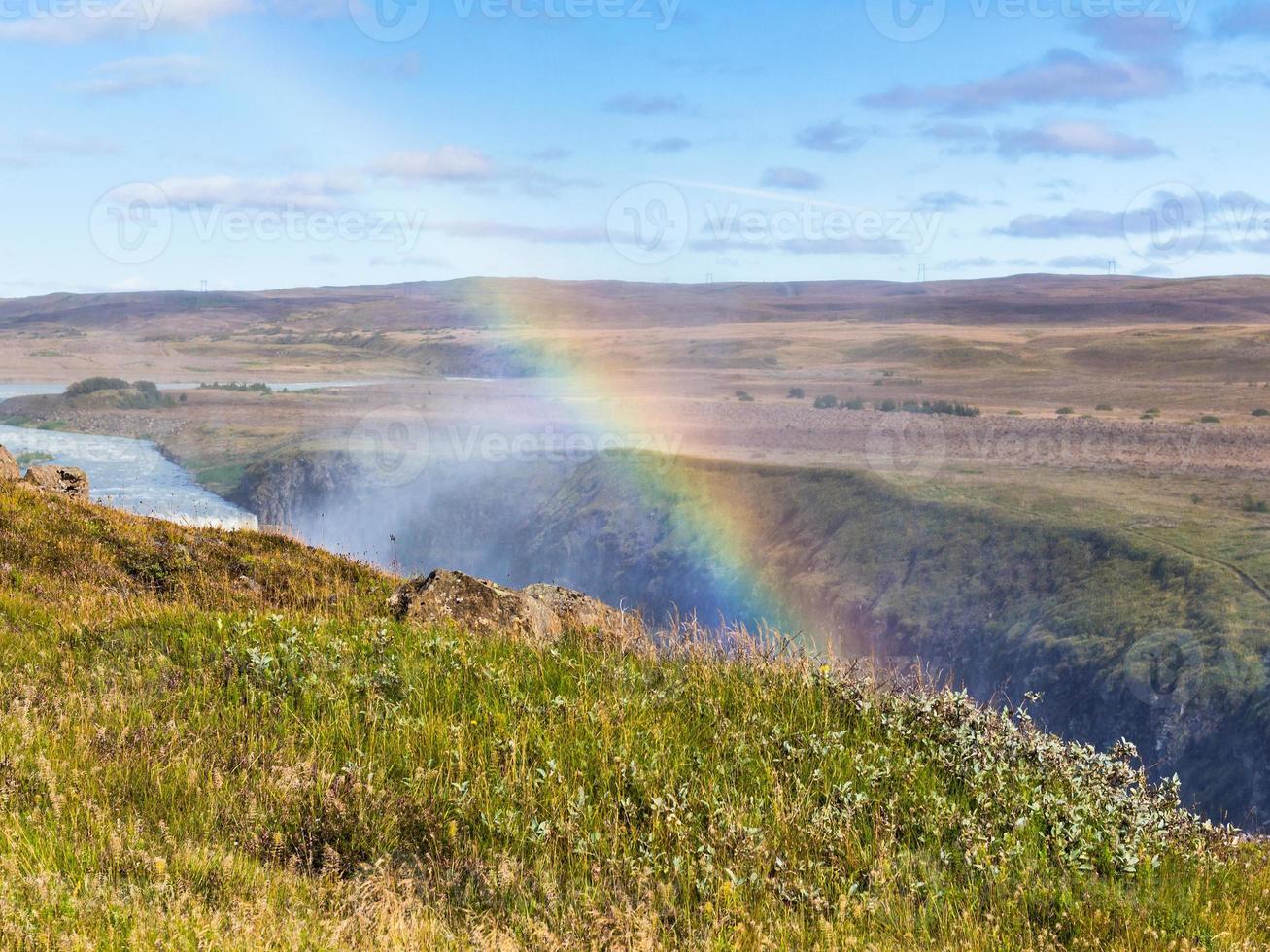 arc-en-ciel sur le canyon de la rivière olfusa en islande photo