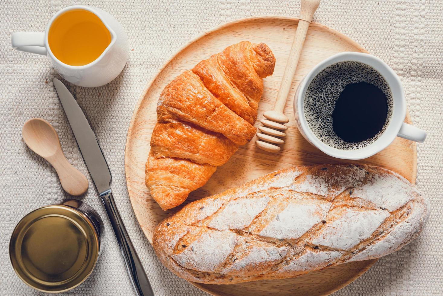 vue de dessus de table de produits de boulangerie photo