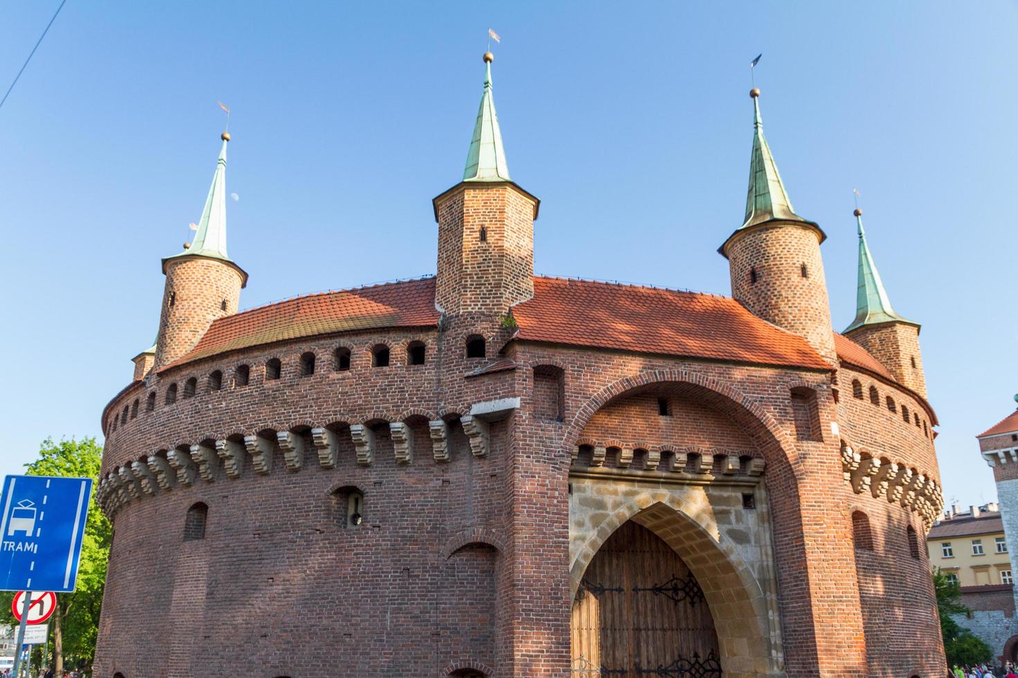 une porte de cracovie - la barbacane la mieux conservée d'europe, pologne photo