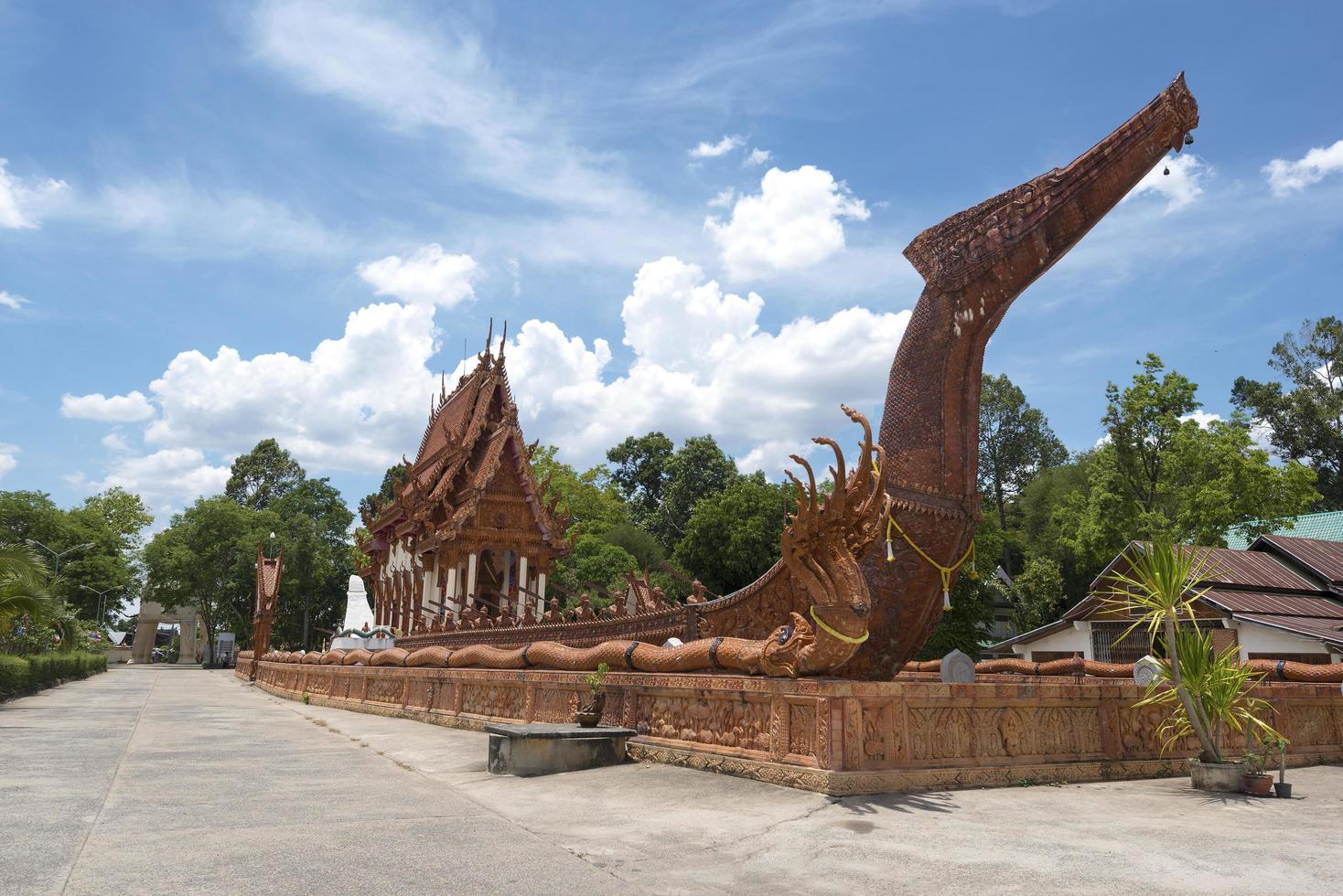 Temple bouddhiste Wat Ban Na Muang à Ubon Ratchathani, Thaïlande photo