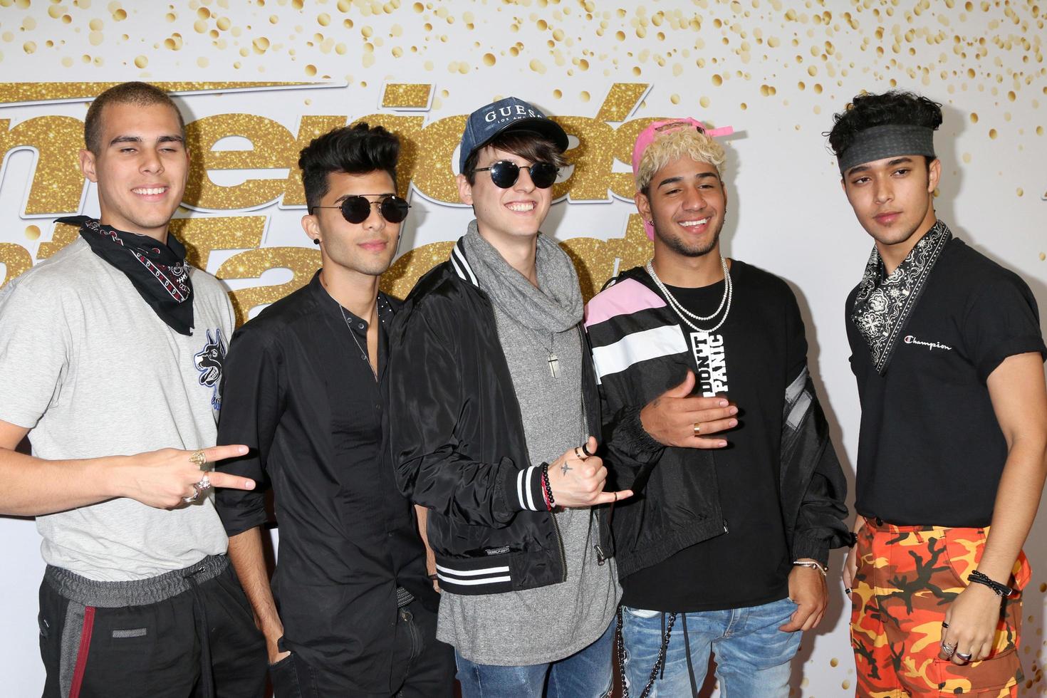 los angeles, 14 août - cnco, christopher velez, richard camacho, joel pimentel, zabdiel de jesus, erick brian colon aux amériques got talent saison 13 live show tapis rouge au dolby theatre le 14 août 2018 à los angeles, ca photo