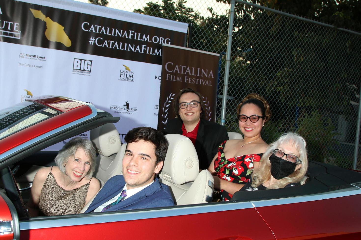 los angeles sep 26 - jc henning, cameron penn, ezra player, citadelle penn et marbry steward au festival du film de catalina en voiture à travers le tapis rouge, samedi au centre d'événements de rite écossais le 26 septembre 2020 à long beach, ca photo